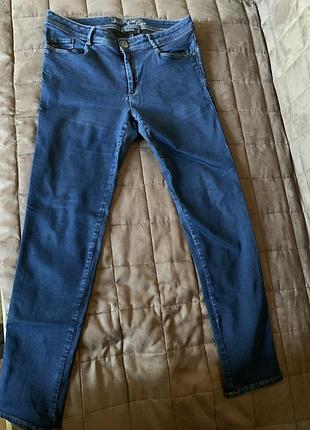 Джинси,в гарному стані,завужені,висока посадка.