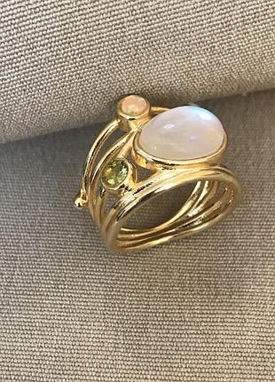 Красиве кільце. з скляними вставками