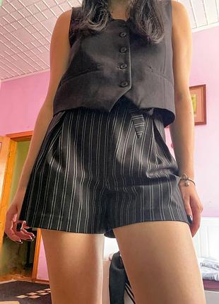 Стильні шорти в смужку