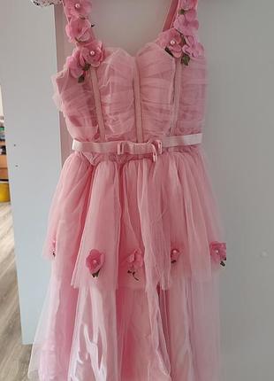 Рожева пишна сукня