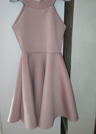 Жіноча пишна сукня