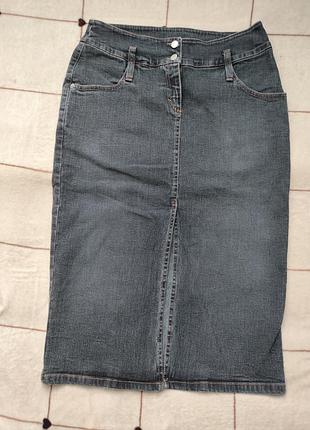 Джинсовая юбка серого цвета