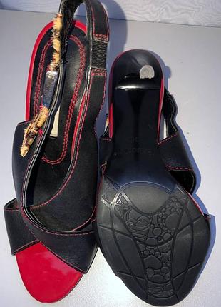 Босоніжки чорно-червоні 36 розмір