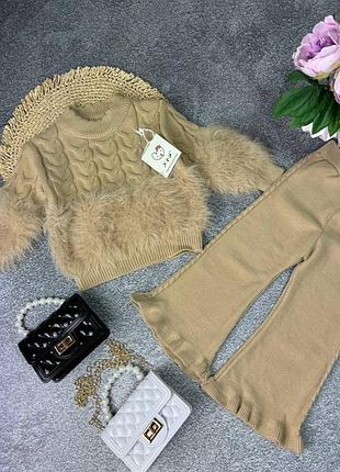 Вязаный костюм для девочки