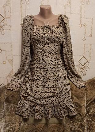 Новое стильное платье платье с шикарными рукавами длинными и красивым декольте 😘 размер 36/44.
