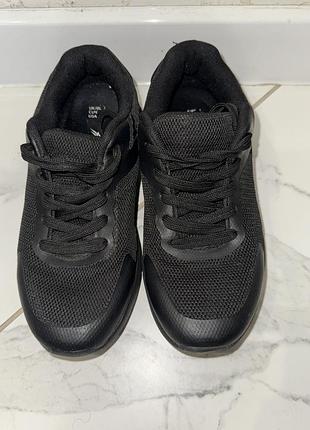 Кросівки базові  35,5 - 36 розмір