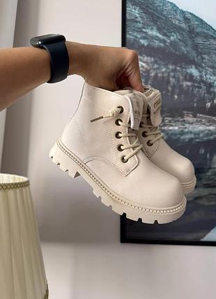Демисезонные ботинки цвет молочный для девочки