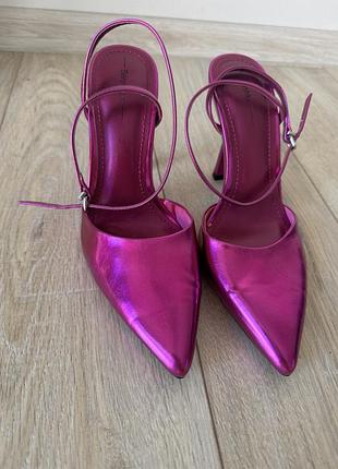 Туфлі босоніжки