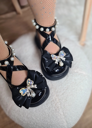 Детские туфли лаковые черные для девочки с камнями от 13,5 см