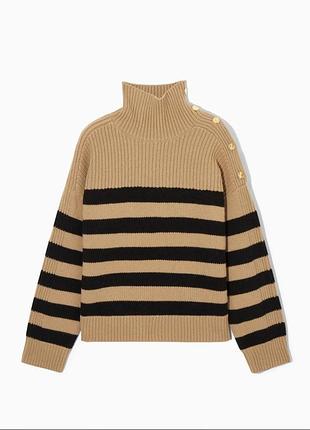 Вовняний светр у смужку  cos з високим горлом та гудзиками на плечі