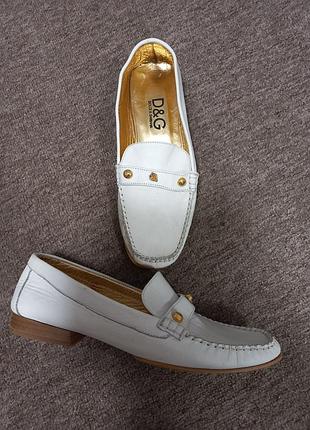 Прошмті білі шкіряні мокасини