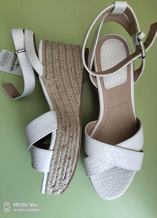 Нові босоножкі 38 розмір