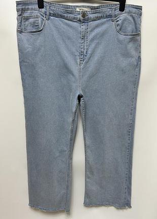 Блакитні джинси із широкими штанинами