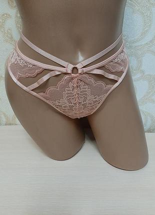 Красивые кружевные ажурные гипюровые трусики стринги hunkemoller