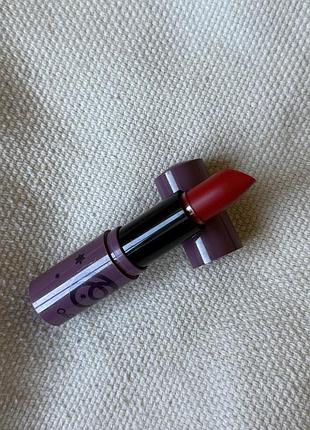 Oriflame on colour red velvet красная матовая помада