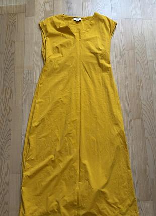 Яскрава сукня