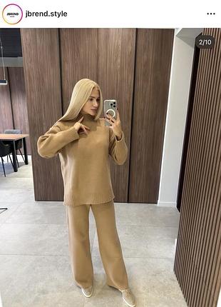 Теплий вʼязаний костюм кольору кемел