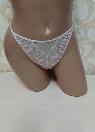 Красивые кружевные трусики стринги