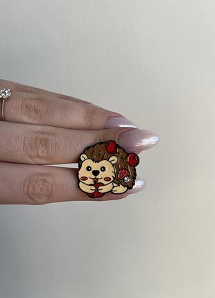 Пін значок металевий брошка їжачок з яблучками