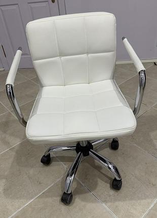 Крісло для бʼюті майстра