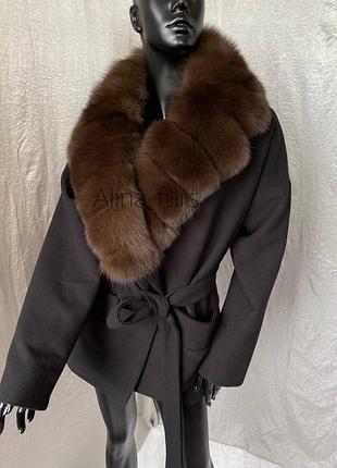 Жіноче чорне пальто з натуральним хутром песця
