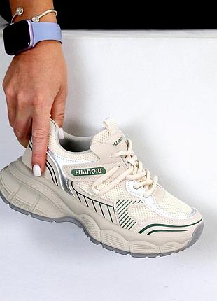 Акцентные молодежные серебристые кроссовки в ассортименте