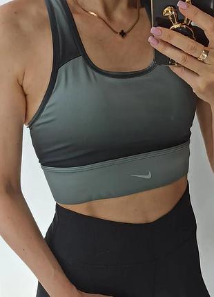 Топ спортивный найк