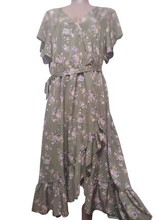 Лёгкое платье на запах большого размера.