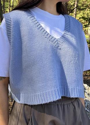 Вʼязана блакитна жилетка