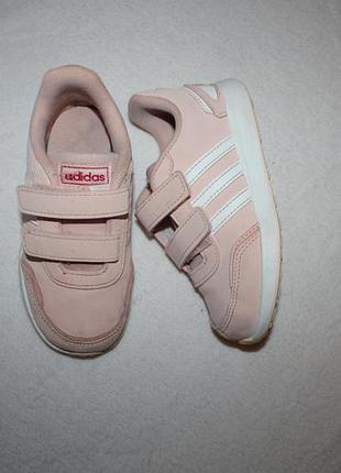 Кроссовки фирмы adidas 26 размера по стельке 16,5 см.