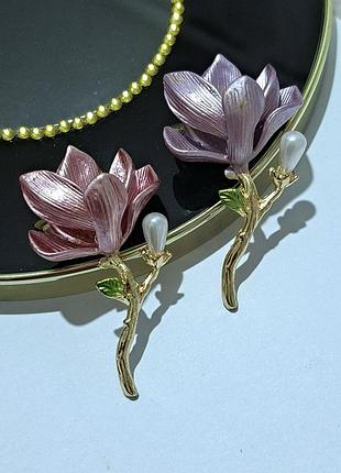 Брошь цветок магнолия элегантная