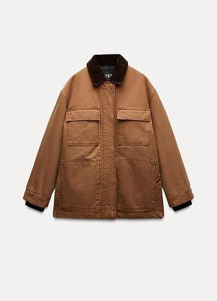 Стильна оверсайз куртка з контрасним коміром zara