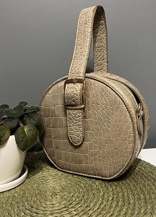 Сумка круглої форми