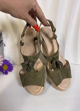 Зеленые хаки босоножки эспадрильи на танкетке с кисточками giovanni lombardi