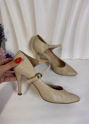 Бежеві туфлі босоніжки на шпильці з ремінцем мері джейн anis 39