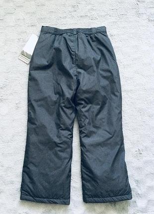 7 рок., зимние, лыжные брюки ветронепродувные. сверху мягкая плащевка- ветронепродуваемый материал. наполнитель - синтепон. цвет черный не промокает; не па