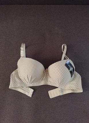 Бюстгальтер чашка в с небольшим пуш апом.