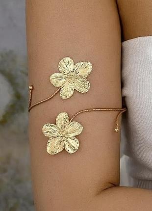 Цветочный наручный браслет с открытым дизайном