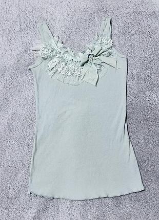 Трикотажная женская майка в рубчик на шлейках