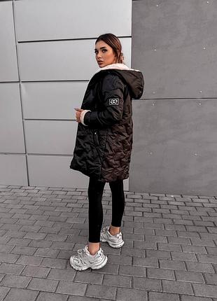 Стильная теплая женская куртка удлинена на пуху