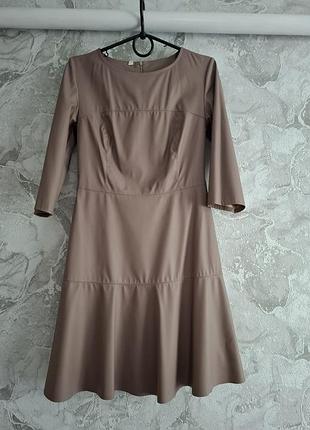 Платье из экокожи цвета капучино