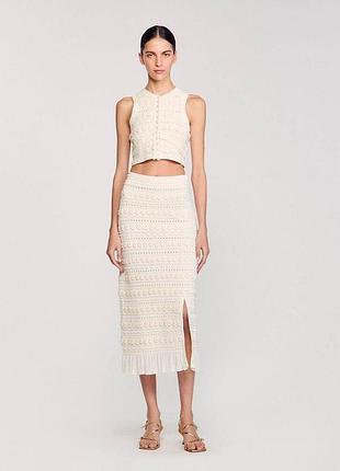 Молочный ecru костюм с рюшами от sandro новая коллекция топ и миди юбка с разрезом