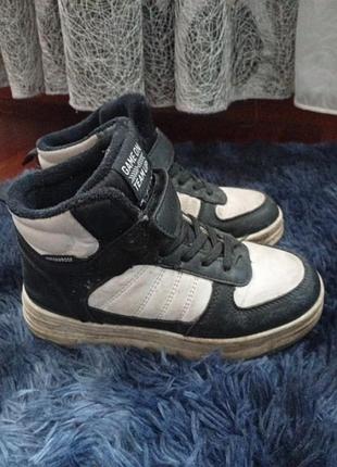 Зимові кросівки на хлопця