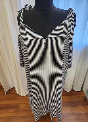 Новое натуральное легкое платье оригинального фасона на 58-60