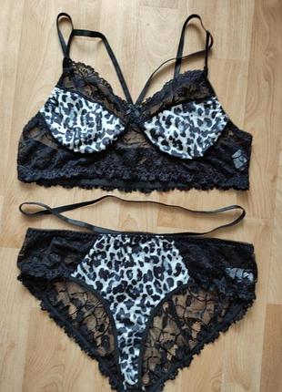 Комплект белья бюстгальтер -топ 95-100с,д мягкий без косточек. и трусики,