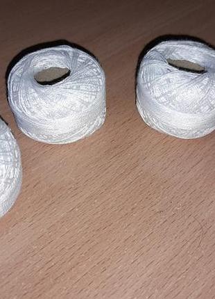 Нити цвет белый. внимательно читайте условия пересылки!!!