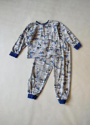 Байкова піжама на 5-6 років.
