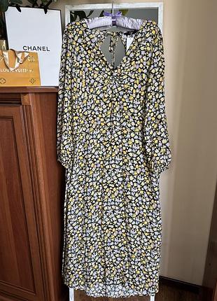 Стильное платье миди с длинным рукавом