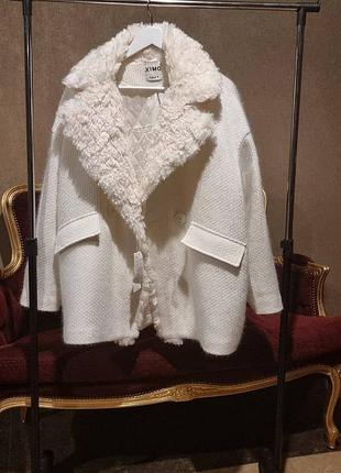 Біле кашемірове пальто