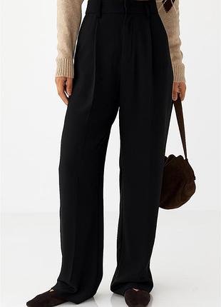 Класичні жіночі штани-палаццо зі складками